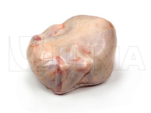 Frango inteiro embalado em termoformadora com filme retrátil