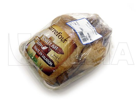 Frango assado embalado com bandeja em flow pack com filme retrátil barreira BDF®