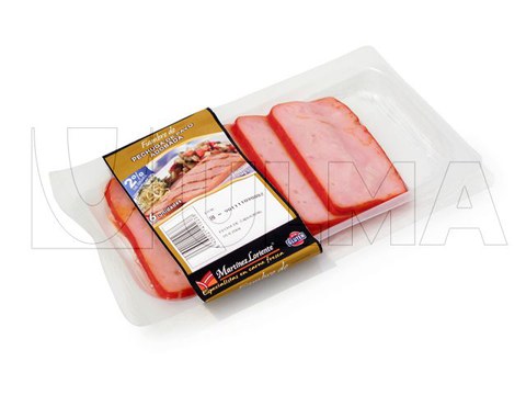 Peito de peru marinado embalado em termoformadora skin