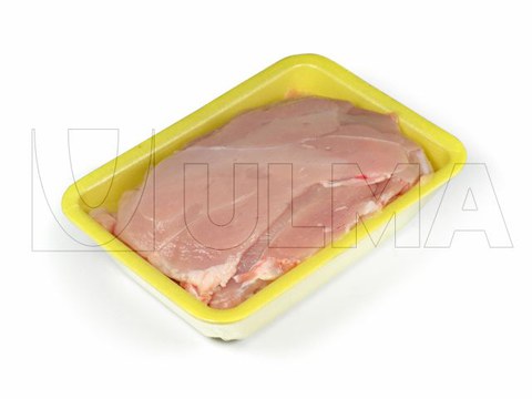 Filé de peito de frango embalado em bandeja com filme extensível
