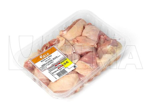 Pedaços de frango embalados em termoseladora com atmosfera modificada (MAP)