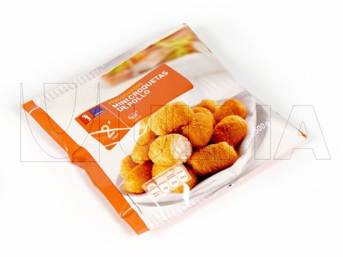 Croquetes congelados embalados em máquina vertical com filme laminado e Idpe.