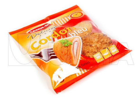 Filetes e hamburgueres de frango congelado embalados em filme laminado.