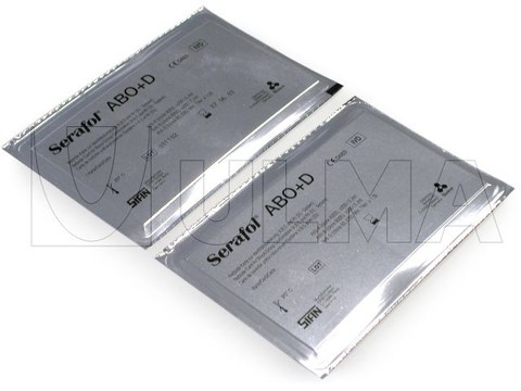 Cartões de análise médica embalados em TERMOFORMADORA a vácuo em filme flexível.