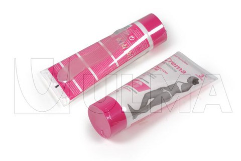 Creme depilatório com espátula embalado em máquina seladora com retração e filme poliolefina.