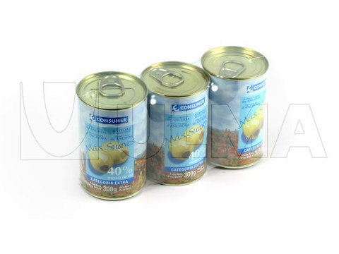 Agrupações de latas de azeitonas embaladas em flowpack