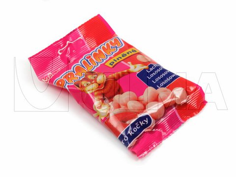 Frutas secas embaladas em máquina vertical com formato almofada, Eurolock e filme BOPP.