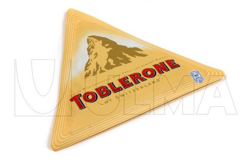 Chocolate embalado em termoformadora com filme flexível.