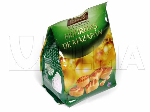 Marzipan embalados em máquina vertical com pacote fundo estável e soldas 4 esquinas com filme BOPP.