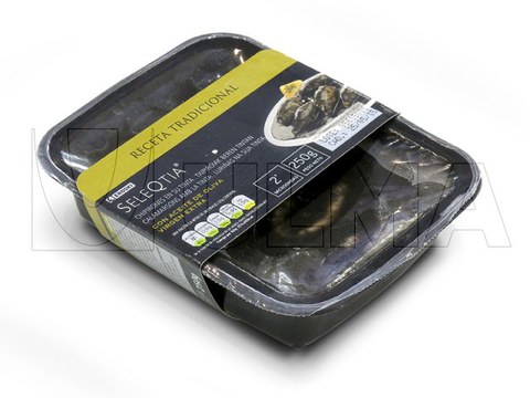 Lula em sua tinta embalada em bandeja termoselada