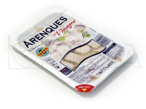 Arenques ao vinagre embalado em bandeja termoselada