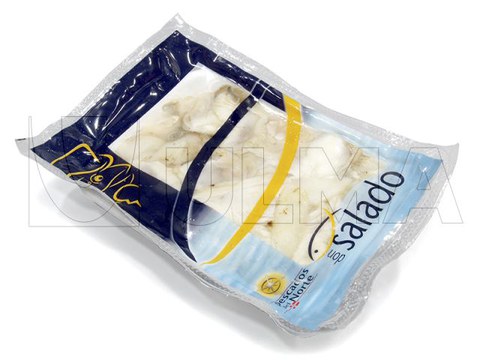 Peixe embalado com filme flexível em termoformadora